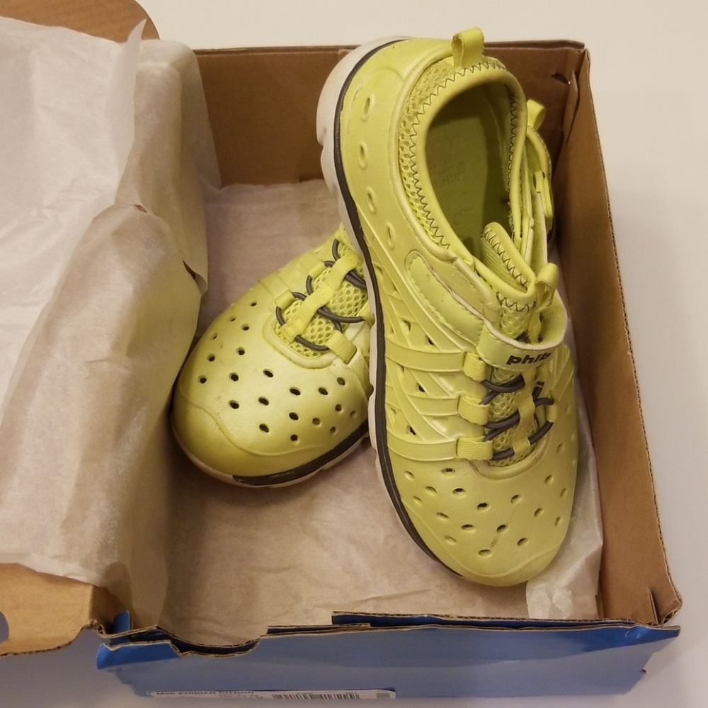 Stride rite water shoes